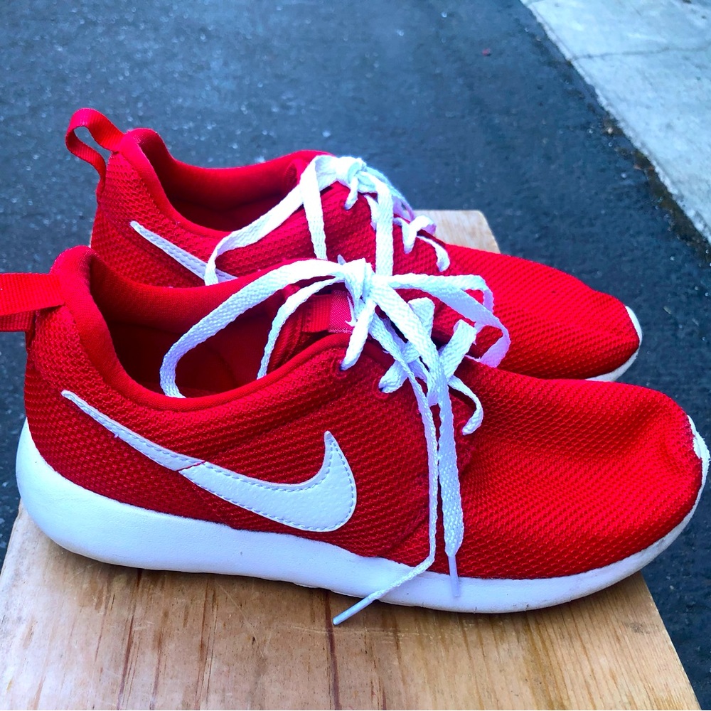 Nike Boys Roshe One 599728-605 Red Running Shoes Sneakers Size 4.5Y